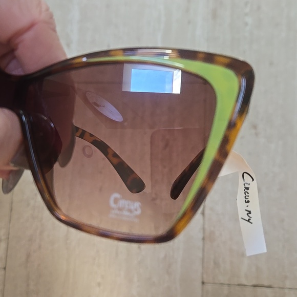 New Circus by Sam Edelman Oversized Brown Tortoise Cat Eye Sunglasses - Picture 2 of 9